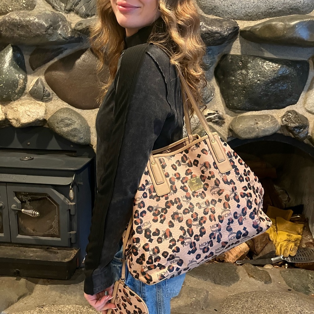 MCM Leopard-Print Tote LOVELESS.GUILD PRIME EXCLUSIVE! - Picture 6 of 12